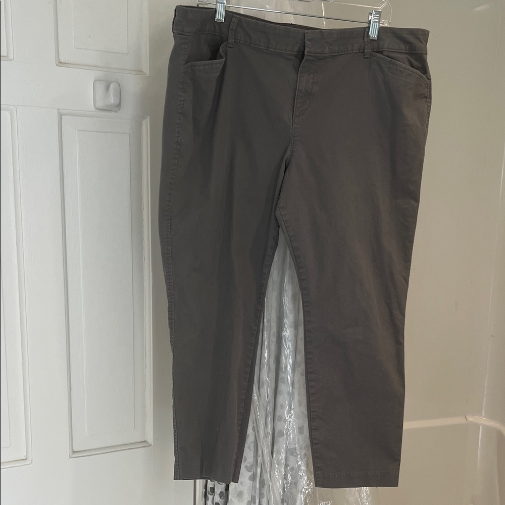 Women's Classic Gray Cropped Pants